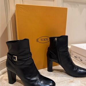 Tod's Elegant Black Heeled Boots